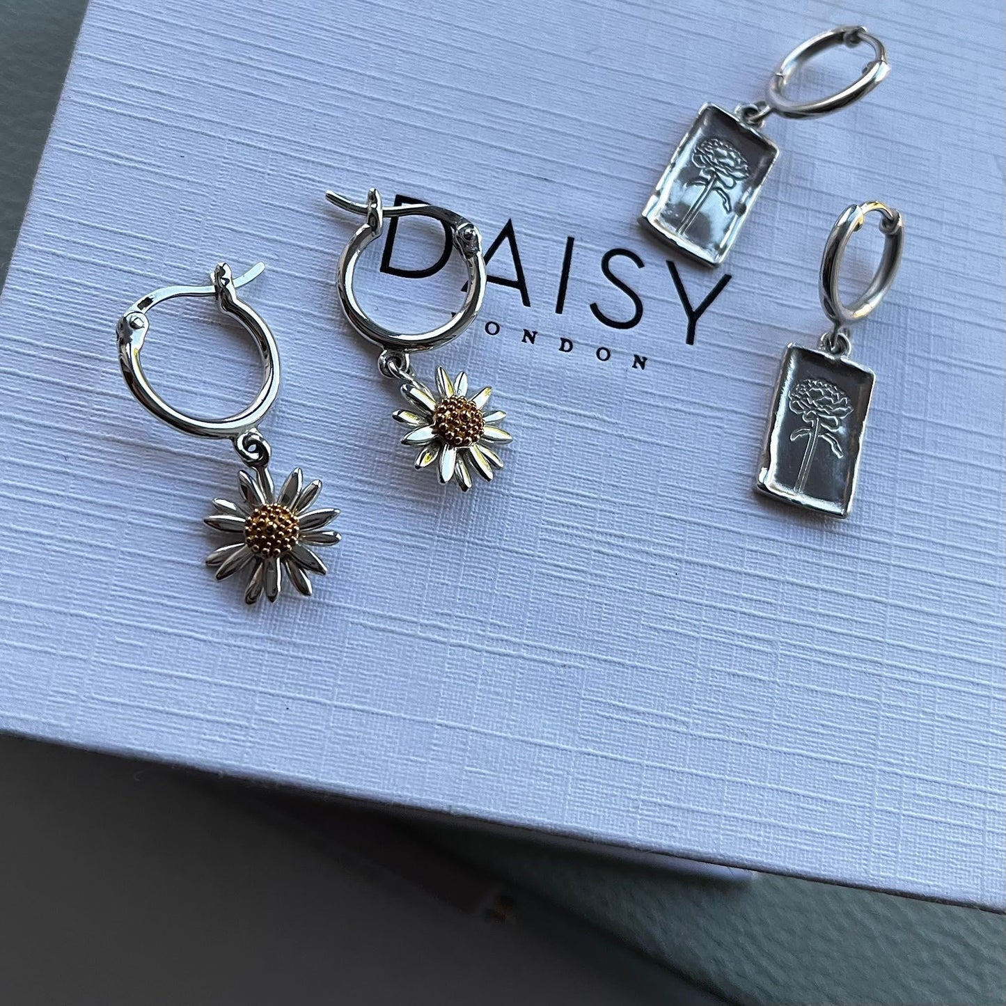 English Daisy Drop Dangle Earrings E2007