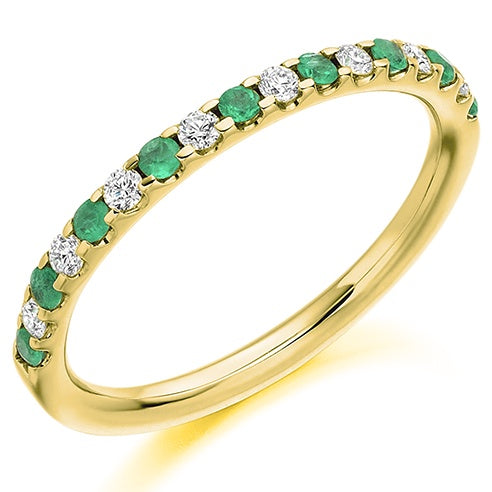 9ct Yellow Gold Diamond and Emerald ring size Size M