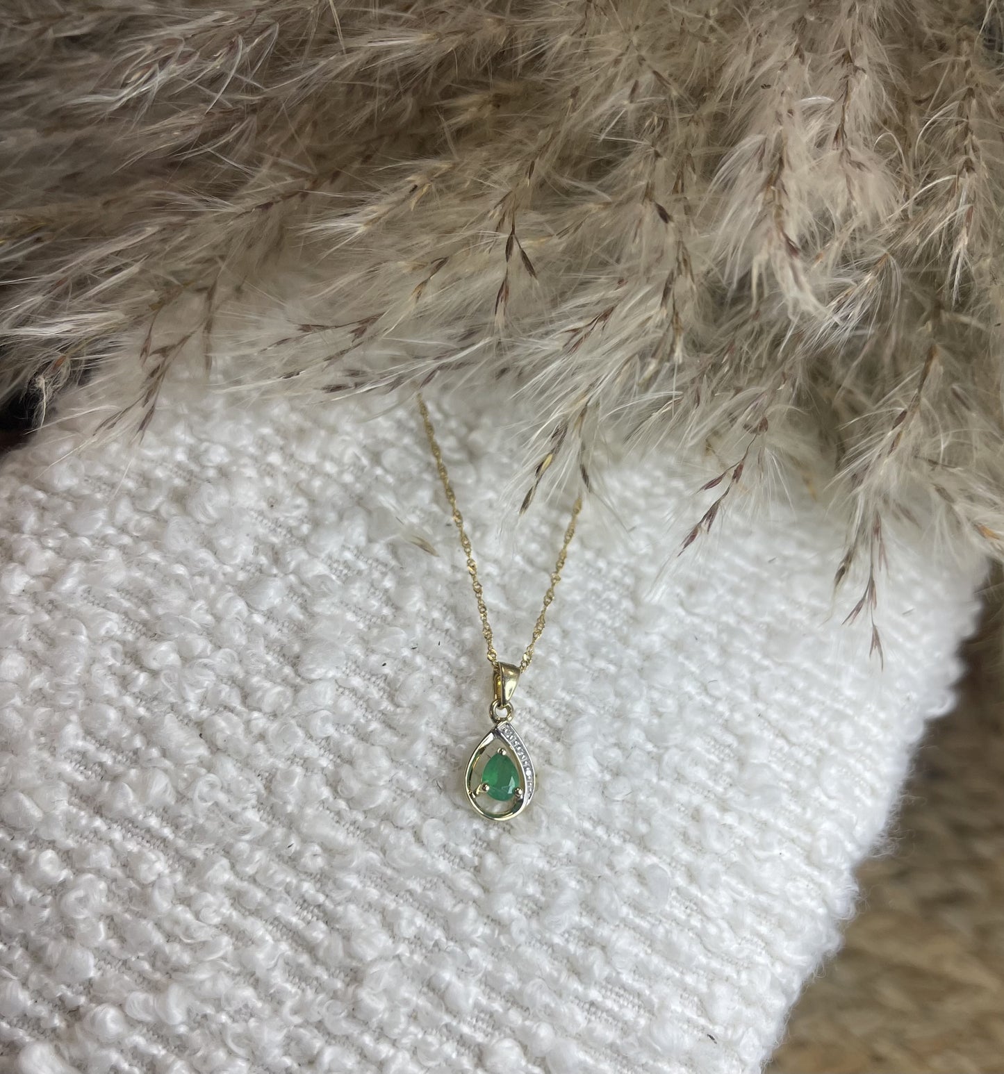 9CT EMERALD AND DIAMOND PENDANT ON 18" SINGAPORE CHAIN