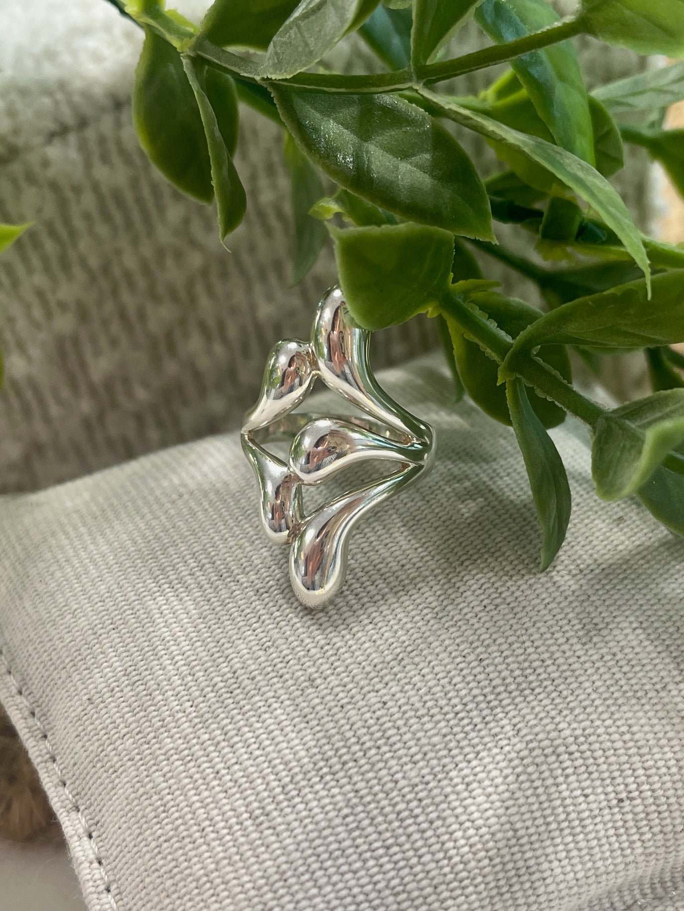 Rounded Wave Drop Ring