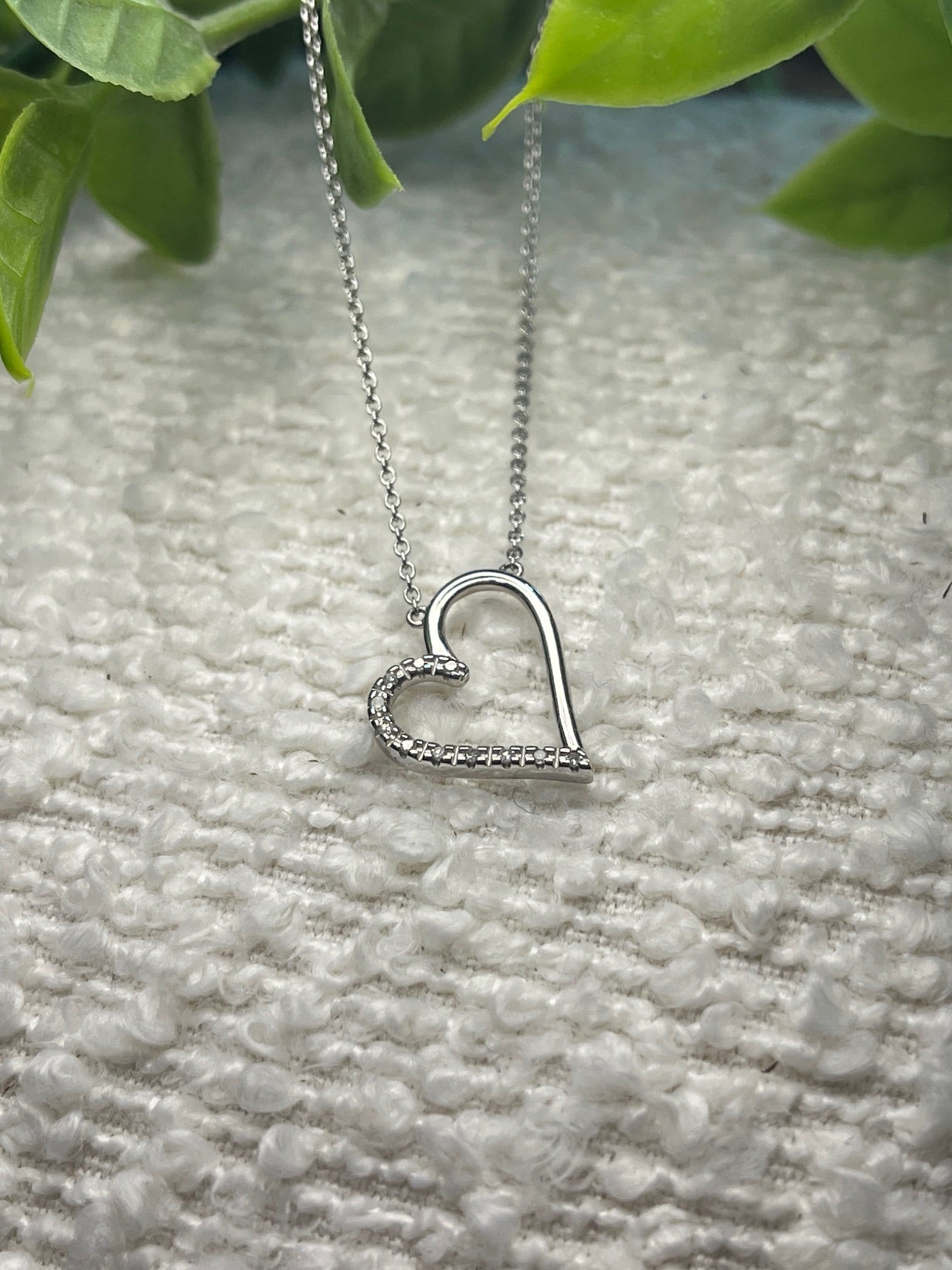 9ct White Gold Diamond Heart necklace