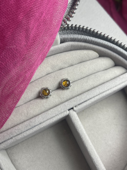 Small round flower amber stud earrings