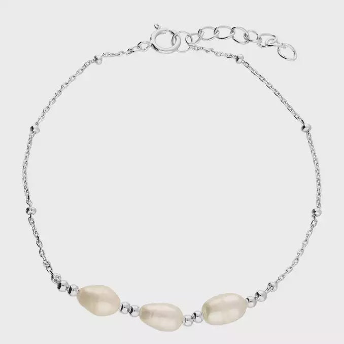 Dainty silver freshwater pearl bracelet