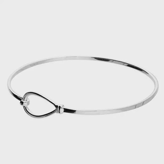 Flat solid wire sprung hook-in bangle