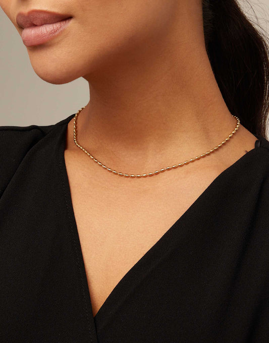 Short oval link chain necklace gold