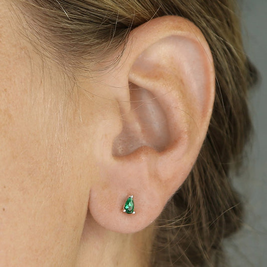 Emerald-coloured glass teardrop studs