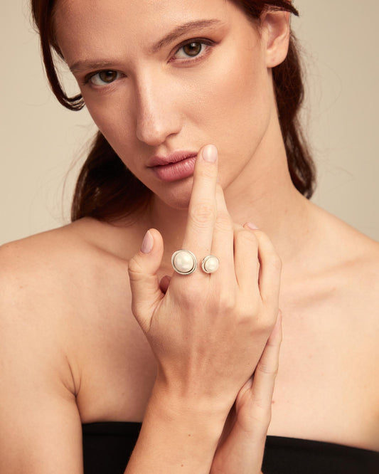 Sterling silver-plated ring with two different size pearls size 21 (S 1/2)