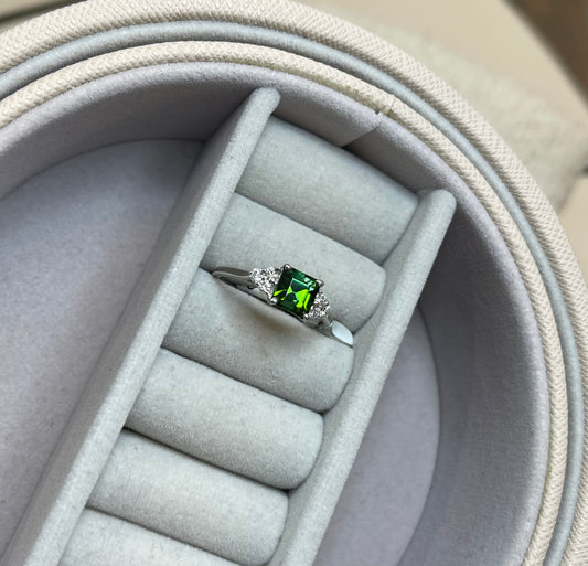 Green tourmaline ring with trefoil diamond setting on shoulders Size M