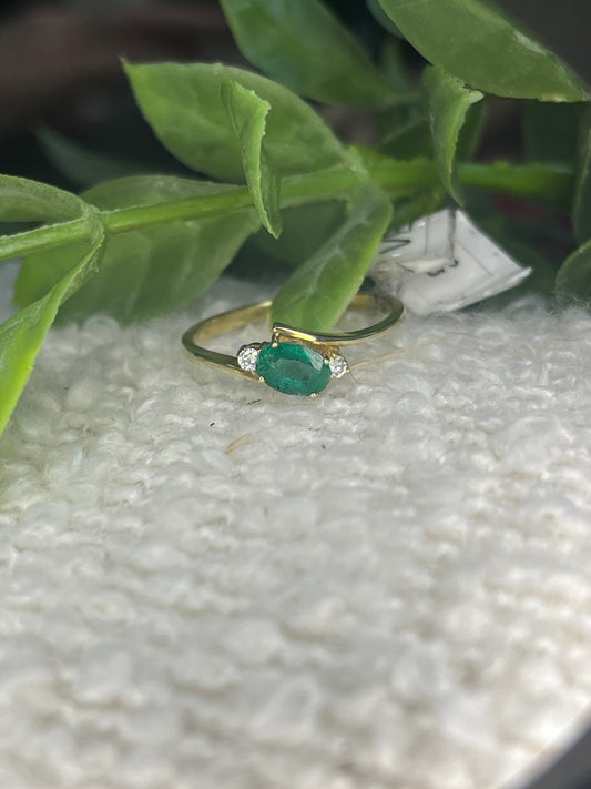 Emerald and Diamond ring 9k Yellow Gold Size M