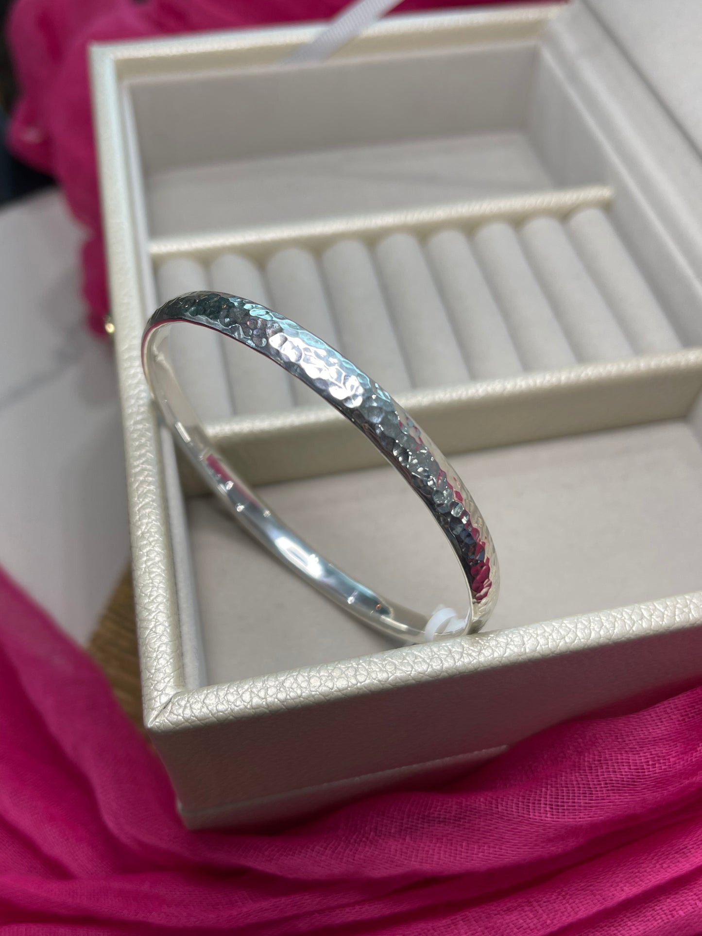 Silver 6mm Solid Hammered Comfort Fit Bangle