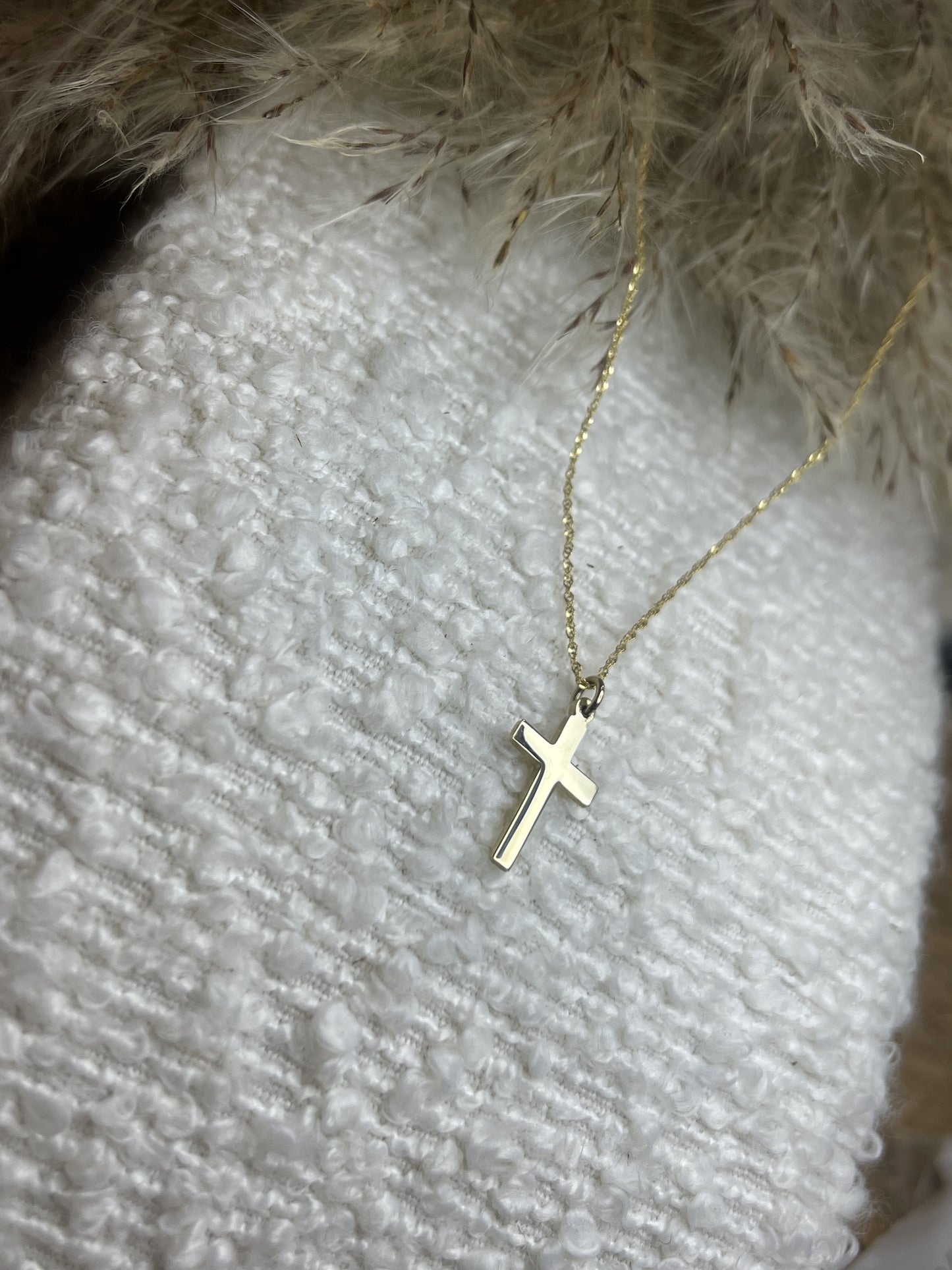 9ct Gold cross with diamond cut Singapore chain 16"