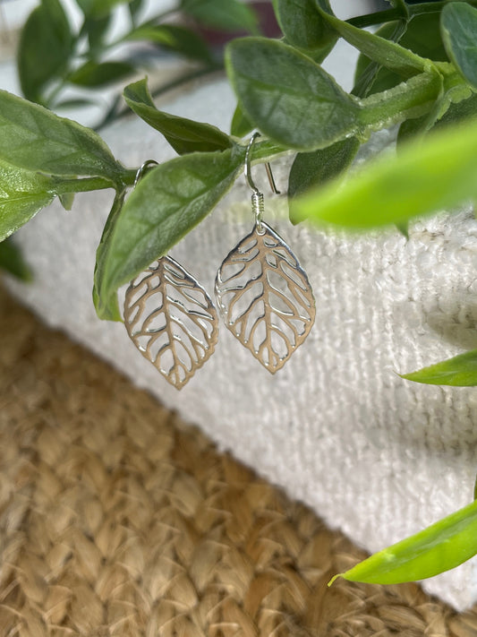 Cut Out Leaf Drop EARRING