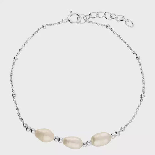 Dainty silver freshwater pearl bracelet